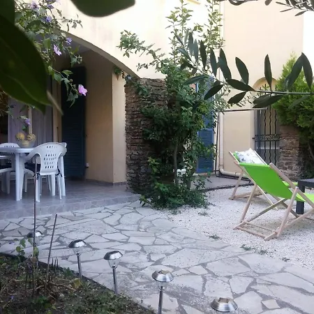 Pleasant T3 with Garden: Centrally Located Near Beaches Cavalaire-sur-Mer Exterior photo