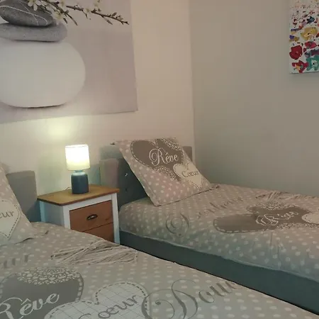 Pleasant T3 with Garden: Centrally Located Near Beaches Cavalaire-sur-Mer Exterior photo