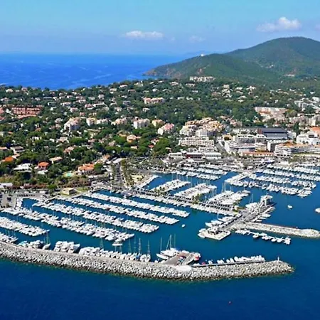 Pleasant T3 with Garden: Centrally Located Near Beaches Cavalaire-sur-Mer Exterior photo