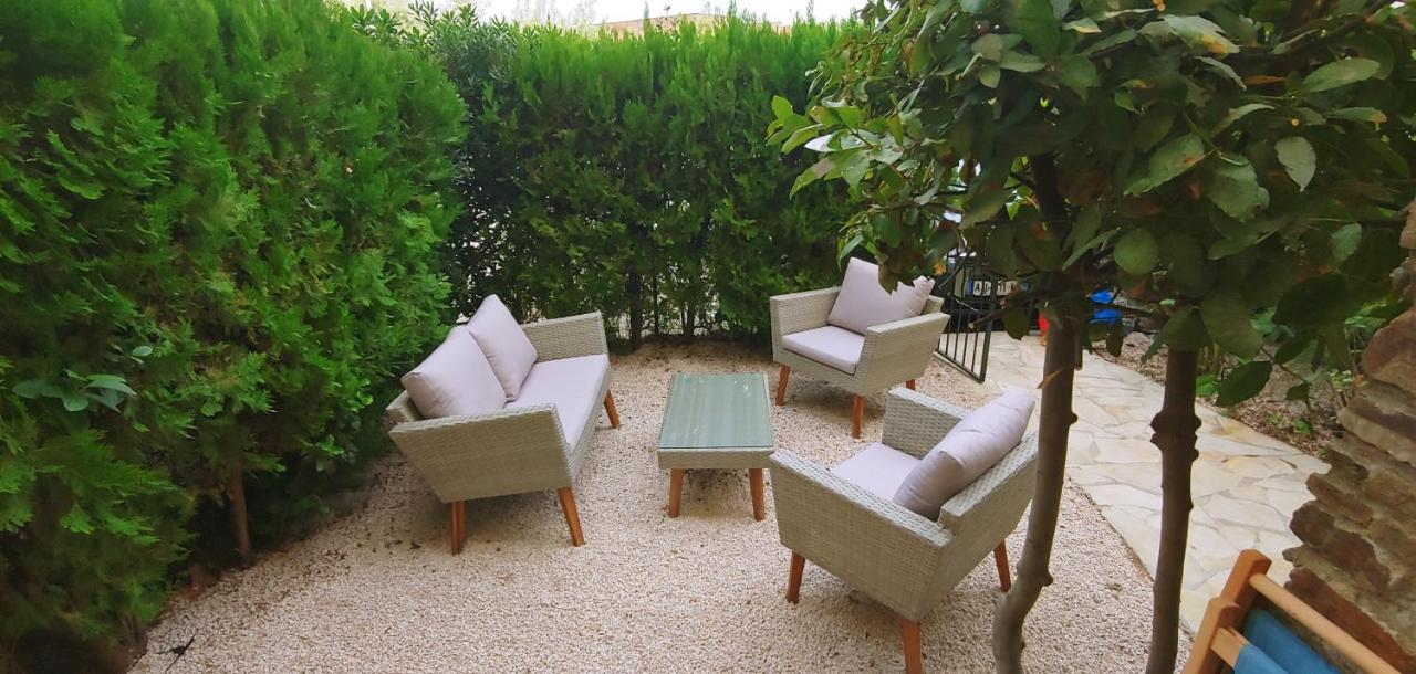 Pleasant T3 With Garden: Centrally Located Near Beaches