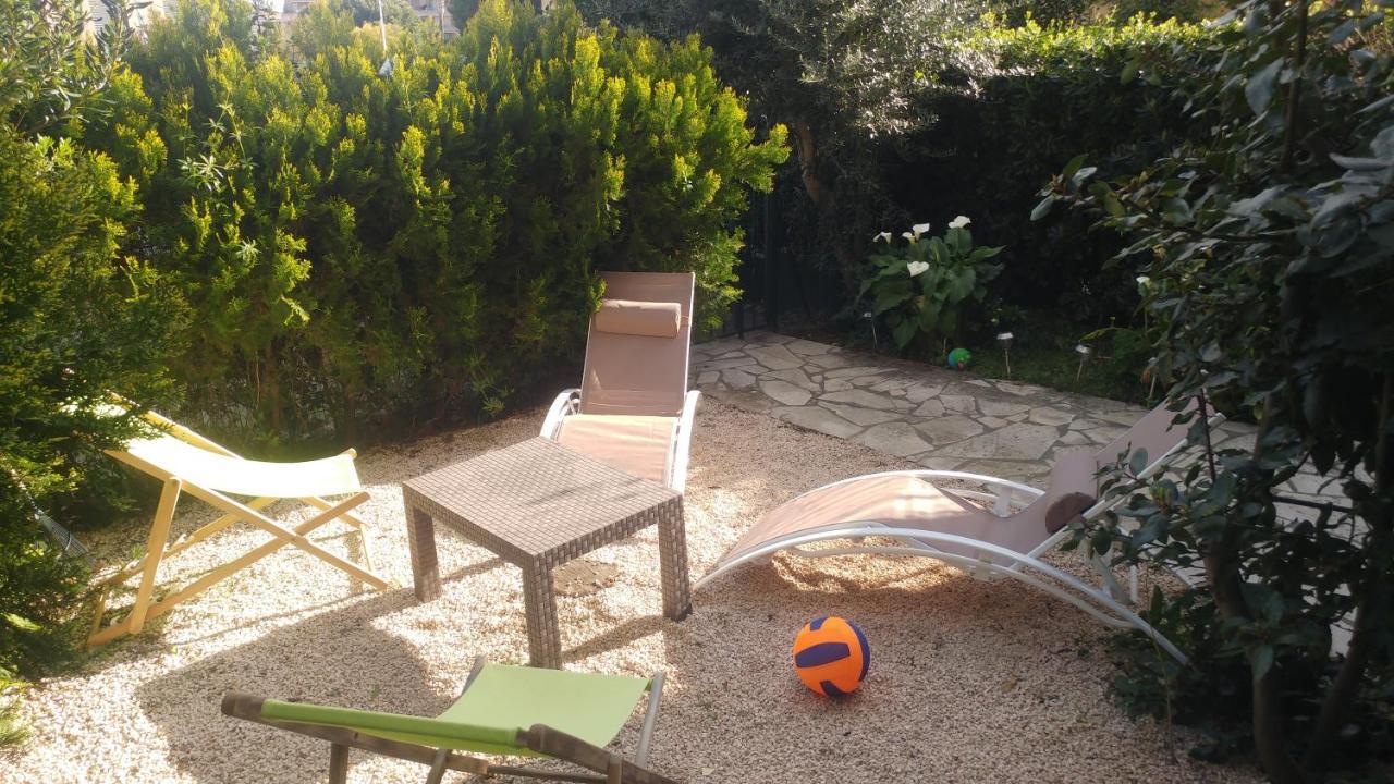 Apartment Pleasant T3 With Garden: Centrally Located Near Beaches