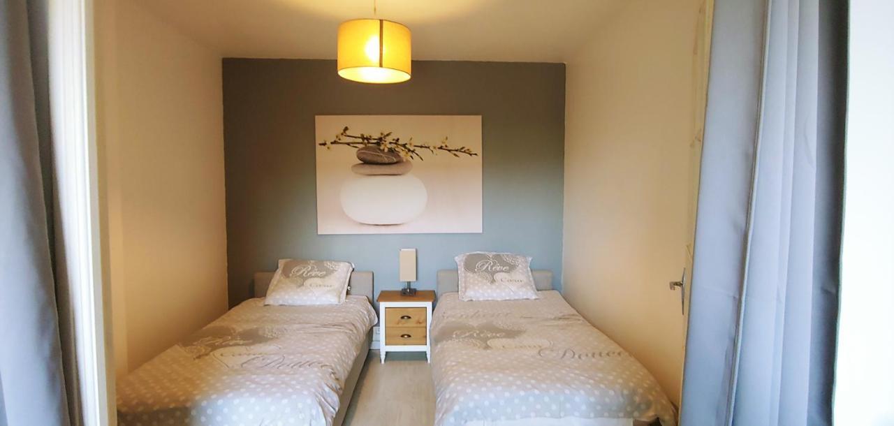 Apartment Pleasant T3 With Garden: Centrally Located Near Beaches