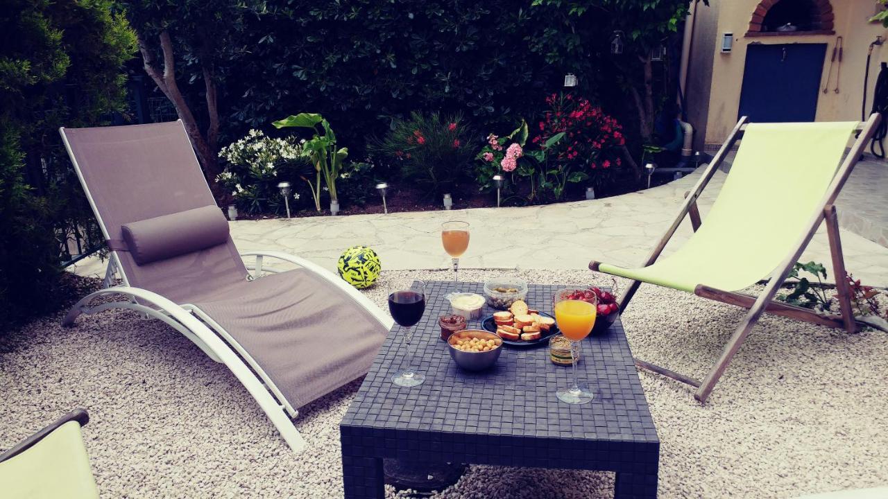 Apartment Pleasant T3 With Garden: Centrally Located Near Beaches